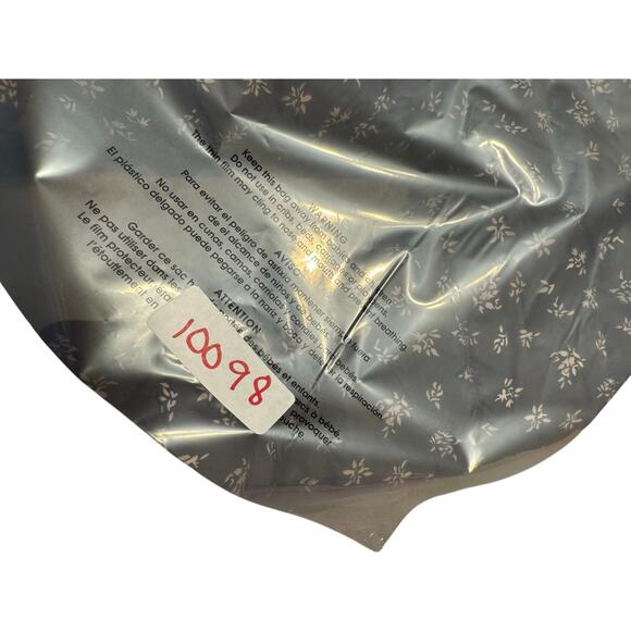 Jessica Simpson Baby Snowsuit size 6-9 Months Zip Front - Picture 9 of 9